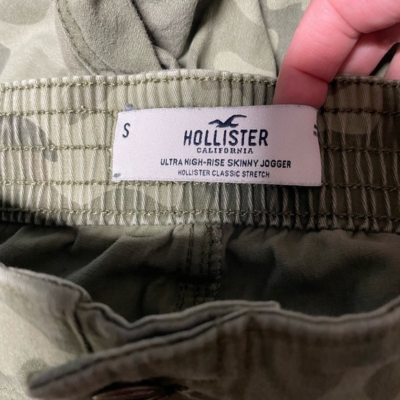 Hollister ultra high rise skinny jogger camo small cargo utility pants - Picture 3 of 4
